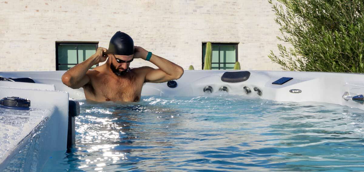 Michael Phelps exercising in a swim spa.